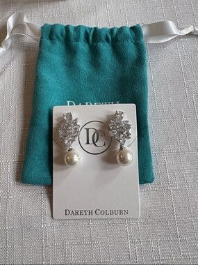 NWOT- Dareth Colburn Serenity CZ earrings with pearl
